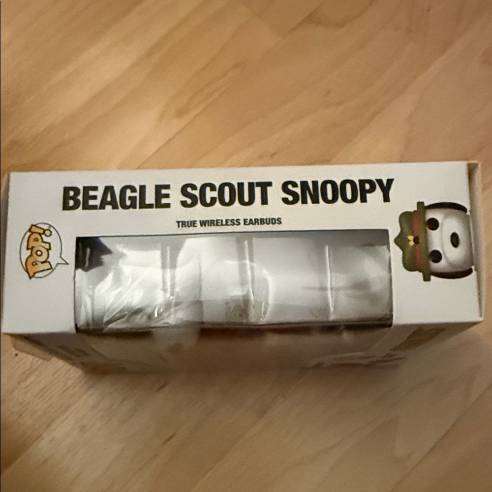 Peanuts Beagle Scout Snoopy Wireless Earbuds with Red Accents - Picture 4 of 6